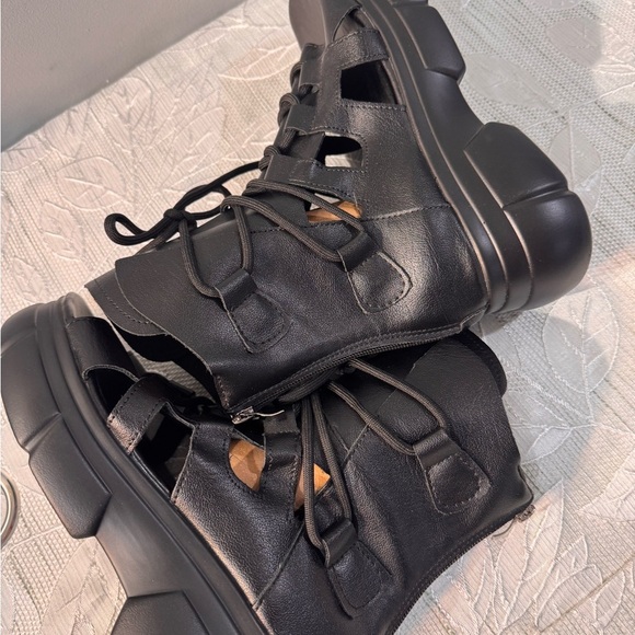Chunky Platform Cutout Lace-Up Sandal Boots
Estimated Size: Women’s US 7.5 – 8 - Picture 4 of 10
